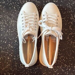 Vionic White Minimalist Sneakers with Leather Upper